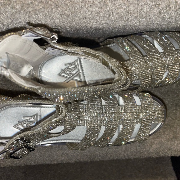 BRAND NEW YRU qloud odessey - size 8 - Picture 3 of 7